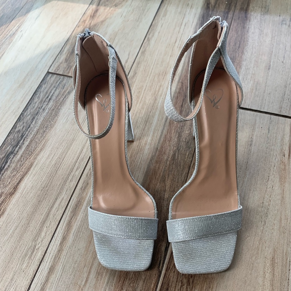 Cute summer heels never been worn